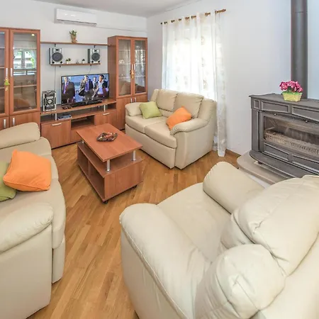 Сasa de vacaciones Cozy In Plat With Wifi