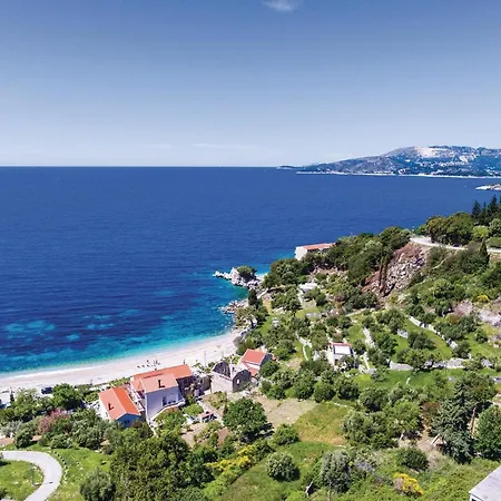 펜션 Cozy In Plat With Wifi 믈리니