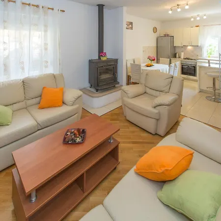 Cozy In Plat With Wifi ムリニ