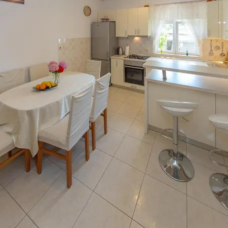 Holiday home 3 Bedroom Lovely In Plat