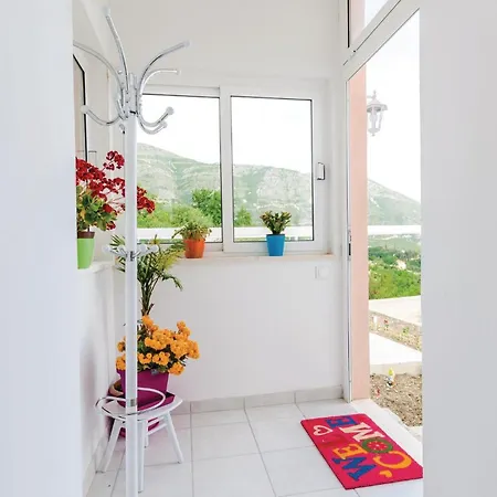 Wunderschönes Haus In Plat * Mlini